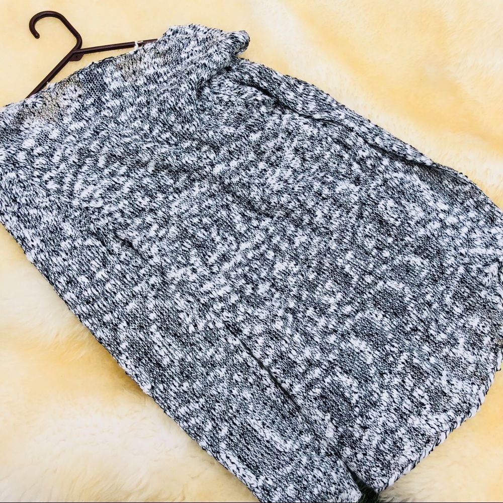 Sweater   - Picture 2 of 5